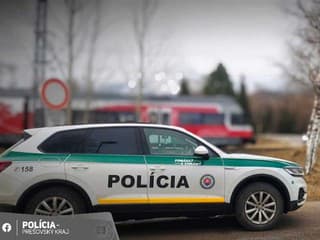 AKTUÁLNE VYKOĽAJIL SA OSOBNÝ VLAK Doprava je prerušená, prvé INFO z miesta