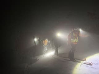 Dráma na vrchu Suchý: Dvaja mladí Angličania uviazli v tme, zachránili ich horskí záchranári