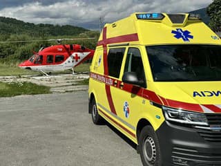 AKTUÁLNE Strašná nehoda na hlavnom ťahu: Vyslali sanitku aj vrtuľník! Prvé info z miesta nešťastia