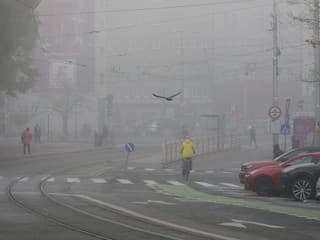 SHMÚ varuje pred rannou hmlou: V týchto okresoch môže dohľadnosť klesnúť na 50 metrov