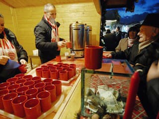 V Ružomberku sa vyzbieralo na vianočnom punči: Pomoc dostane 12 rodín v núdzi