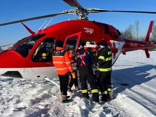 Dráma na svahoch: Leteckí záchranári zasahovali pri štyroch vážnych úrazoch lyžiarov v Tatrách a na Orave
