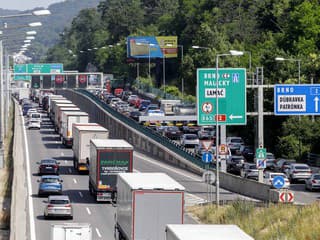 Veľké dopravné kolóny na Kysuciach: Tunel Považský Chlmec uzatvárajú, zdržanie až 90 minút