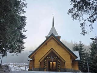 V Demänovskej Doline otvorili nový ekumenický kostol: Spája veriacich a láka turistov