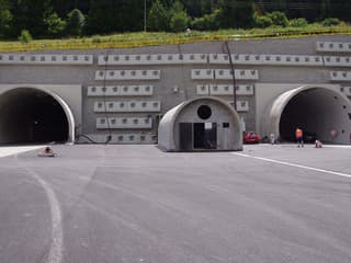 Tunel Višňové sprístupnia skôr: Ľavá rúra otvorená už v stredu, pravá vo štvrtok