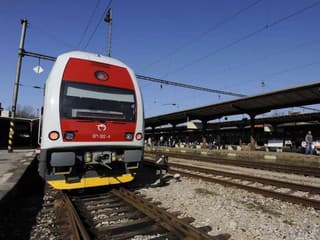 Silné búrky a vietor ochromili železničnú dopravu – ZSSK musela obmedziť viacero vlakov