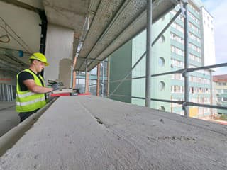 Nová martinská nemocnica napreduje: Fasádne panely už na viacerých poschodiach, pozrite aktuálny stav