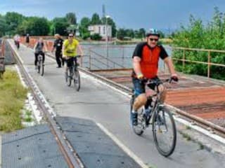 Prejazd pre cyklistov cez hať Drahovce chcú vodári obnoviť do dvoch týždňov