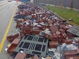 Vodiči, pozor: Nehoda pred tunelom Horelica zastavila dopravu, cesta I/11 je neprejazdná