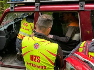 Horskí záchranári v Nízkych Tatrách pomáhala dvom zraneným turistkám