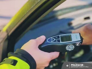 Polícia v Žilinskom kraji odhalila 16 vodičov pod vplyvom alkoholu, dvaja spôsobili nehodu