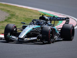 Antonelli využil problémy Russella a má pole position! Progres McLarenu a mizéria Verstappena