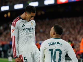 Real zničil túžby po rekordoch: Mbappé umlčal Camp Nou, Mourinho poslal odkaz o súdržnosti tímu