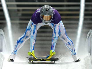 ZOH 2026 Dojemné gesto olympionika: Na prilbe zvečnil obete vojny na Ukrajine