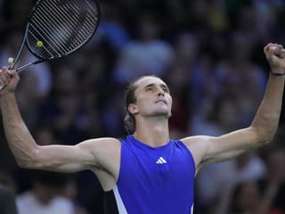 Okrem neho to dokázali len Djokovič a Nadal: Zverev roztrhal sen Tsitsipasa o Turnaji majstrov