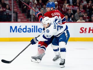 VIDEO Slafkovský v súboji Slovákov pokoril dva míľniky: Duel ako remeň rozhodol minútu pred koncom