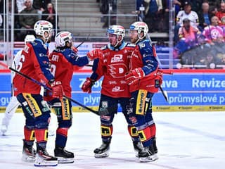 Čakali dlhých 14 rokov: Pardubice po dráme dobyli pevnosť Třinca a oslavujú majstrovský titul