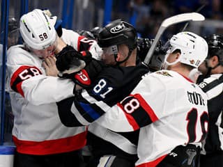 VIDEO Černák pri parádnej otočke Tampy, Floride nepomohol ani parádny gól Tkachuka