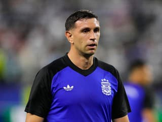 On bojuje za Argentínu, kluby rokujú o prestupe: Brankár Martínez na radare 36-násobného majstra