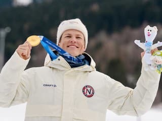 ZOH 2026 Pre obrovský úspech musel priniesť značnú obeť: Klaebo tri mesiace nepobozkal snúbenicu!