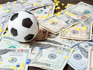 Ktovie, kam až siaha špinavá chobotnica: Futbalovým zväzom otriasa škandál, zatkli šesť ľudí