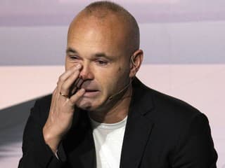 VIDEO Iniesta oficiálne ukončil kariéru: Nádherná rozlúčka, ktorá vás chytí za srdce