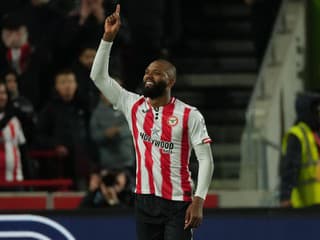 VIDEO Po smrti otca pracoval ako murár, teraz ho nominovali do repre: Reakcia jeho rodiny dojala internet