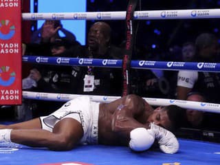 VIDEO Wembley zostalo v šoku: Nový kráľ ťažkej váhy zlikvidoval Joshuu