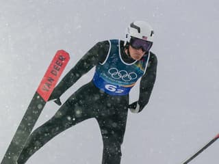 ZOH 2026 Toto mohlo dopadnúť veľmi zle: Na skokanskom mostíku takmer došlo k vážnej nehode