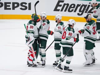 Minnesota vysoko zvíťazila v úvode play-off: Pensylvánske derby v znamení napínavej bitky