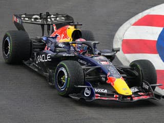 Havária v šprinte na VC Singapuru: Verstappen využil zaváhanie Russella!