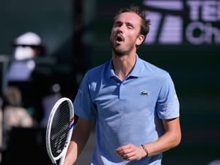 VIDEO Hanebný debakel: Medvedev sa totálne rozsypal a utŕžil najhoršiu prehru v kariére