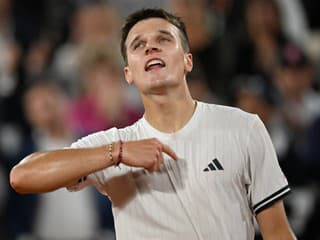 VIDEO Od kŕčov na kurte až do semifinále: Český talent píše na Roland Garros veľký príbeh