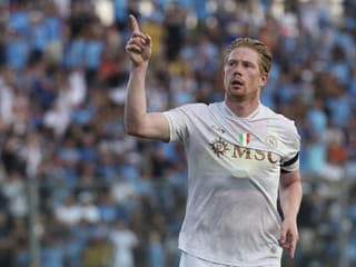 FOTO De Bruyne sa dočkal obrovskej pocty: Pozornosť mu však ukradla jeho dychberúca polovička