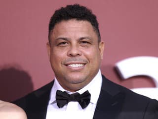 Deti mali účes podľa neho, on zmenil futbal: El Fenomeno Ronaldo sfúkne 50 sviečok na torte