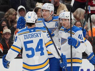 VIDEO Dvorský prispel k vysokému víťazstvu: Islanders natiahli sériu prehier