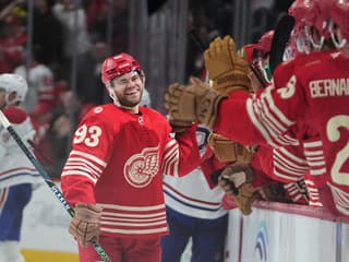 VIDEO Hrúbka v najhoršej chvíli: Slafkovského spoluhráč naservíroval súperovi a pohroma bola na svete