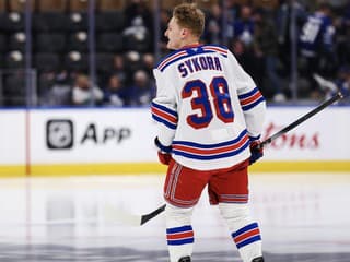 Nastúpil s číslom Demitru, hýril aktivitou: Sýkora pri svojom debute v NHL ohúril aj trénera