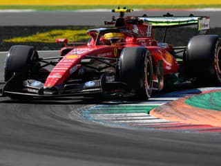 Krv tuhne a nádej Tifosi stúpa: Ferrari dosiahlo nečakaný výsledok v prvom talianskom tréningu
