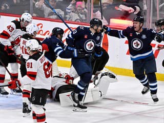 VIDEO Šimon Nemec nechýbal v zostave New Jersey: Devils neuspeli na ľade Winnipegu