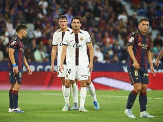 Vážne ohrozená Mallorca prišla o slovenského kapitána Valjenta, Hancko pri triumfe Atlética