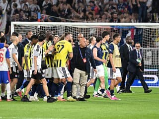 VIDEO Chaos po postupe Fenerbahce! Škriniarovho spoluhráča pred jeho očami napadol fanúšik