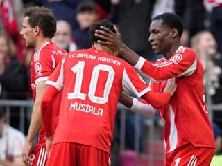 Gólová nádielka a majstrovské oslavy: Bayern po šlágri so Stuttgartom oslavuje obhajobu titulu