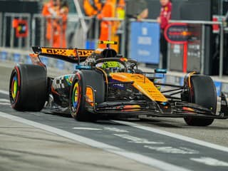 Piatok v Abú Dabí v réžii Norrisa, oba tréningy ovládol pred Verstappenom