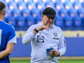 VIDEO Weiss oslávil narodeniny priamo pri reprezentácii: Trénera čakal originálny darček