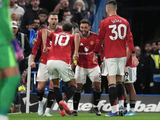 Manchester United vyraboval Stamford Bridge! Tottenham stratil víťazstvo s Brightonom