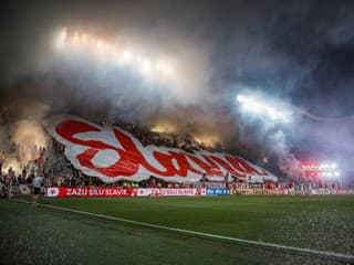 VIDEO Angličania pozerali s otvorenými ústami: Fanúšikovia Slavie predviedli úchvatnú ďakovačku