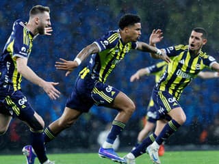 Triumf v istanbulskom derby: Kapitán Milan Škriniar doviedol Fenerbahce k Superpoháru