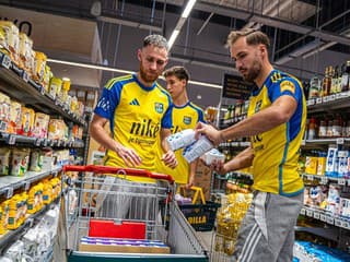 FOTO Futbal spojil svoje sily pre dobrú vec! Do zbierky sa zapojili všetky kluby slovenskej Niké ligy