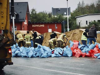 Poľsko reaguje na ničivé povodne a podporí futbalové kluby, Česi pomôžu Opave